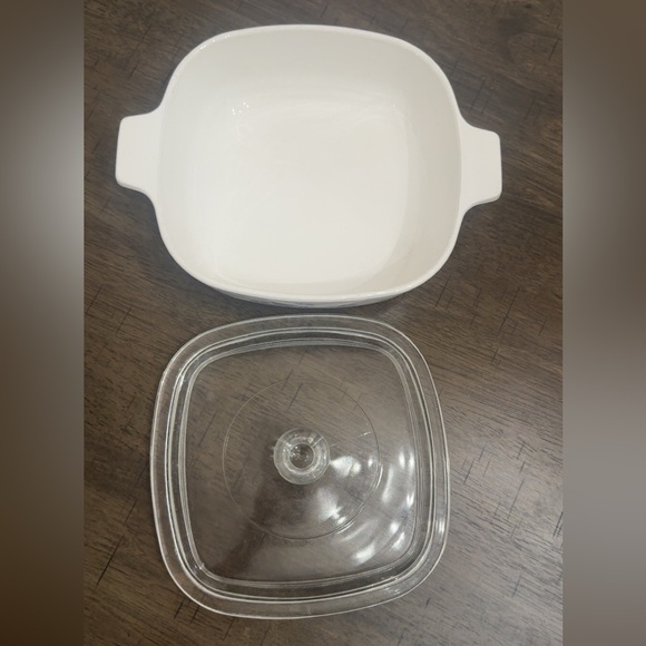 Corning-ware Blue and White Cornflower Cookware Casserole Dish with Lid - Picture 2 of 3